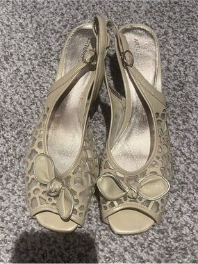 Arturo Chiang Beige Laser-Cut Peep-Toe Slingback Mules with Bow